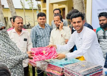 পটুয়াখালীতে ২০০ পরিবারের মাঝে ঈদ উপহার বিতরণ করল কলেজছাত্র শুভ ঢালী
