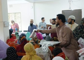 বাউফলে ১৭০০ অসহায় পরিবারে শাড়ি ও আর্থিক সহায়তা ড. শফিকুল ইসলাম মাসুদের