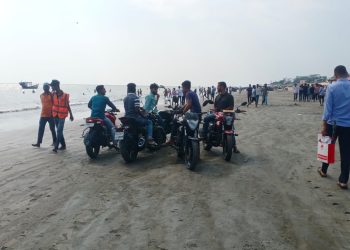 কুয়াকাটায় চরম অব্যবস্থাপনায় বাড়ছে সংকট, আগ্রহ হারাচ্ছেন পর্যটক