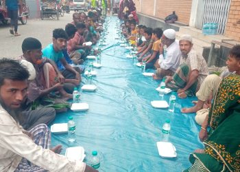পটুয়াখালীতে সুবিধাবঞ্চিত রোজাদার নিয়ে লাল সবুজ সোসাইটির ইফতার