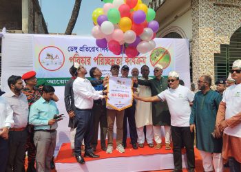 ডেঙ্গু সচেতনতায় পটুয়াখালীতে জেলা প্রশাসনের র‍্যালি ও পরিষ্কার-পরিচ্ছন্নতা অভিযান