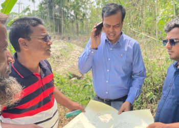 বরিশালে খালের মধ্যে অবৈধ ভবন ভেঙে ফেলার নির্দেশ জেলা প্রশাসকের