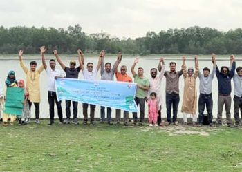 নদী বাঁচাও মানুষ বাঁচাও স্লোগানে কলাপাড়ায় আন্ধারমানিক নদী তীরে মানববন্ধন