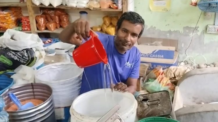 জ্বালানির পর ভোজ্য তেলের সংকট পটুয়াখালীতে: বাড়ছে দাম, নিয়ন্ত্রণে কঠোর পদক্ষেপের দাবি