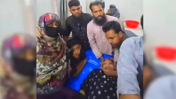 বাউফলে লঞ্চ-পল্টুনের চাপে কিশোরের পা প্রায় বিচ্ছিন্ন