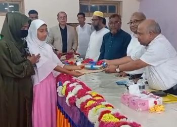 দশমিনায় আব্দুল হাদী তালুকদার ও নুরুন নাহার হাদী ফাউন্ডেশনের বৃত্তি প্রদান