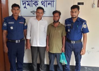 দুমকিতে কলেজ শিক্ষকসহ সাজাপ্রাপ্ত পলাতক দুই আসামি গ্রেফতার