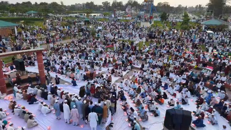 প্রায় ১০ হাজার মানুষের অংশগ্রহণে পটুয়াখালী ওয়েলফেয়ার ফাউন্ডেশনের গণইফতার