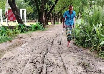 স্বাধীনতার ৫৫ বছরেও সংস্কার হয়নি সড়ক, দুর্ভোগে চার গ্রামের মানুষ
