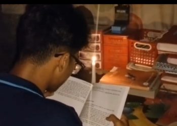 পটুয়াখালীতে ভ্যাপসা গরমের সঙ্গে ঘন ঘন লোডশেডিং, ভোগান্তিতে এসএসসি পরীক্ষার্থীসহ সাধারণ মানুষ