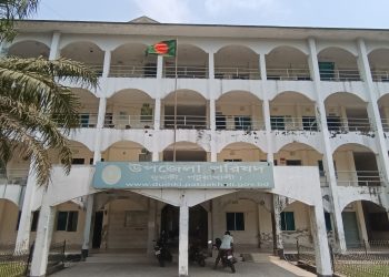 দুমকিতে অভিভাবকহীন গুরুত্বপূর্ণ ৫ দপ্তর স্থবির উন্নয়ন, জনভোগান্তি তুঙ্গে