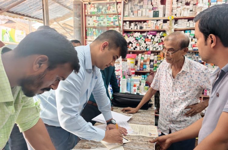 কলাপাড়ায় চার ফার্মেসি মালিককে ৫৫ হাজার টাকা জরিমানা