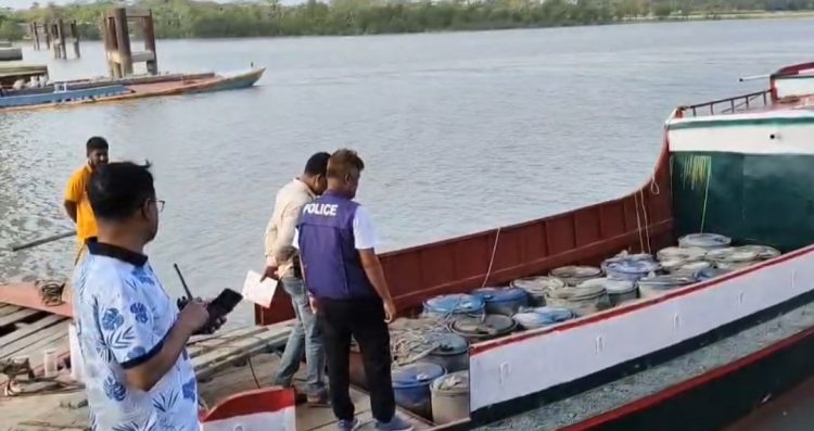 কলাপাড়ায় ৩২০০ লিটার ডিজেল ও ৩ হাজার লিটার পেট্রোল জব্দ, পাম্প মালিকের জরিমানা