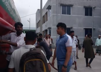 কলাপাড়া উপকূলের সমুদ্রগামী জেলেদের বিশেষ ব্যবস্থাপনায় ডিজেল সরবরাহ, ফিরেছে স্বস্তি