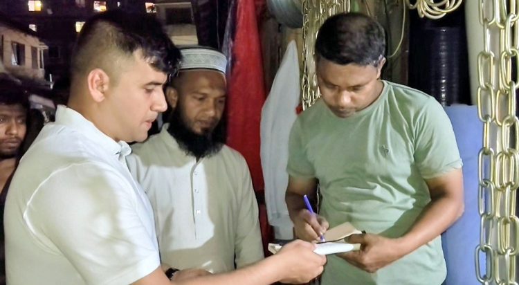 সরকারি সিদ্ধান্ত উপেক্ষা করে ব্যবসা প্রতিষ্ঠান খোলা রাখায় কলাপাড়ায় দুই দোকানির জরিমানা