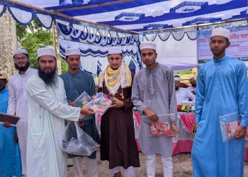 কুয়াকাটায় ছাত্র হিযবুল্লাহর উদ্যোগে দাখিল পরীক্ষার্থীদের মাঝে শিক্ষা উপকরণ বিতরণ
