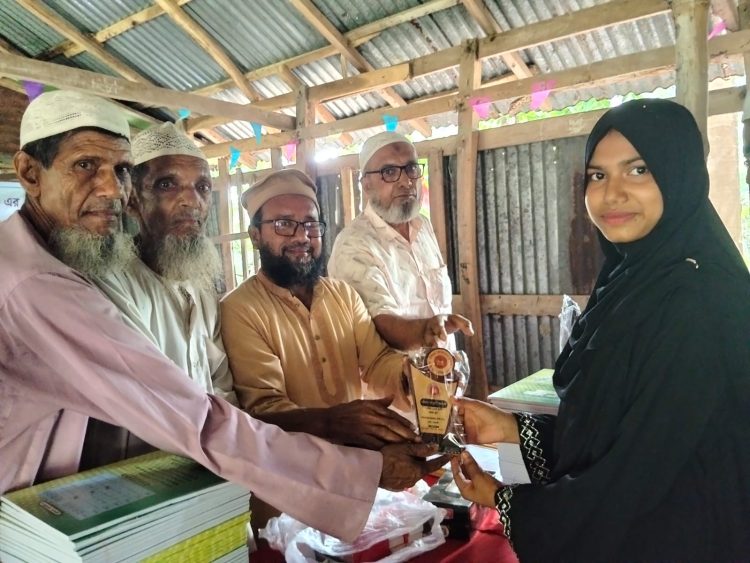 দুমকিতে এডিএস’র উদ্যোগে কৃতি শিক্ষার্থীদের মাঝে ‘মরহুম সিরাজ উদ্দিন আহমেদ’ স্মৃতি পদক প্রদান