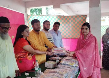 কলাপাড়ায় ৩৬০ ছাত্রীর মাঝে স্বাস্থ্য সুরক্ষা সামগ্রী বিতরণ