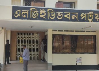 দেরিতে এসে বিপাকে পটুয়াখালী এলজিইডি অফিসের উপ-সহকারী প্রকৌশলী, কঠোর অবস্থানে নির্বাহী প্রকৌশলী