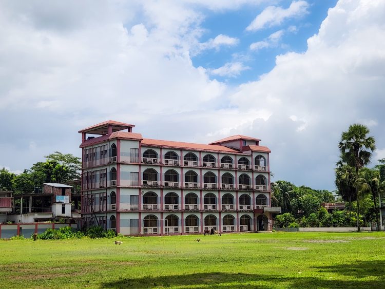 বাউফলে দেড়শো টাকার দ্বন্দ্বে পরীক্ষা কেন্দ্র বাতিল