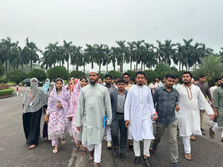 বাউফলের শিক্ষার্থীদের স্বপ্নযাত্রা: ড. মাসুদ এমপির উদ্যোগে জাতীয় সংসদ ভিজিট