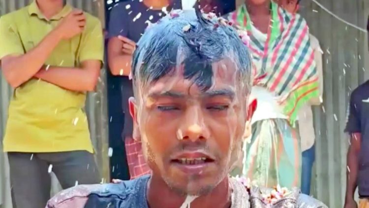 পরকীয়ার অভিযোগে দুধ দিয়ে গোসল করে স্ত্রীর সঙ্গে সম্পর্কের ইতি টানলেন জাহাঙ্গীর