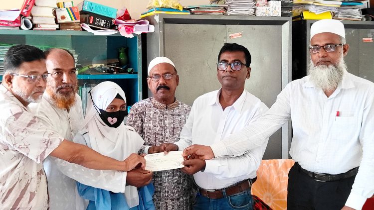 আবদুল হাই শিক্ষা ট্রাস্টের বৃত্তি বিতরণ: পটুয়াখালীর ৬০ মেধাবী শিক্ষার্থী পেল সহায়তা
