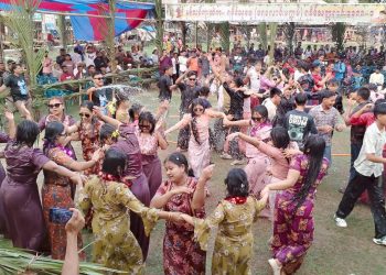 জলকেলির উচ্ছ্বাসে মুখর কুয়াকাটা: সাংগ্রাই উৎসবে মাতোয়ারা রাখাইন তরুণ-তরুণীরা