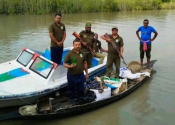 করমজলে বিষ দিয়ে চিংড়ি আহরণ ভেস্তে দিল স্মার্ট প্যাট্রোল টিম