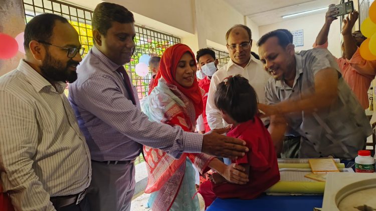 আমতলীতে হাম-রুবেলা টিকাদান কর্মসূচীর উদ্বোধন