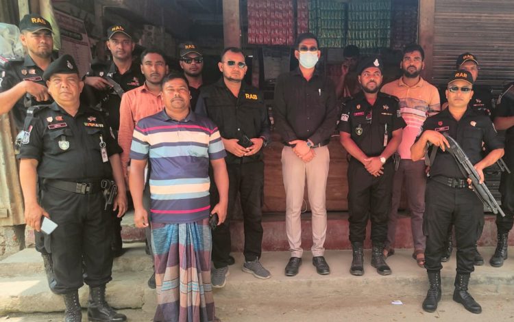 গলাচিপায় বেশী দামে তেল বিক্রির দায়ে দুই প্রতিষ্ঠানে ৪৫ হাজার টাকা জরিমানা