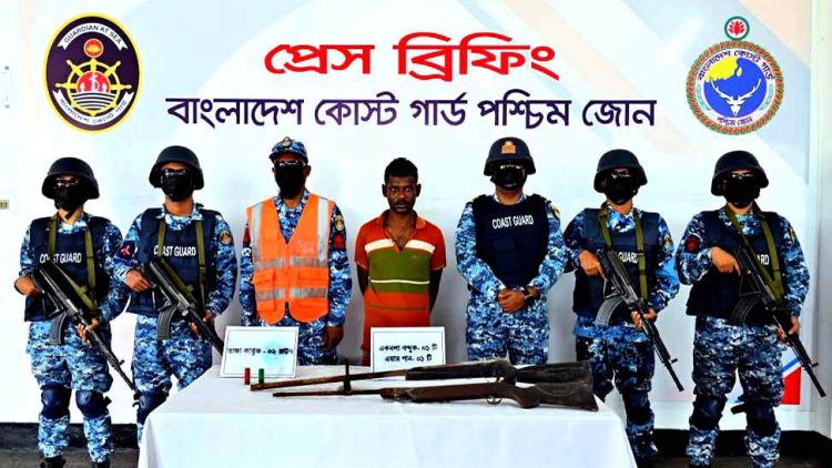 সুন্দরবনে অস্ত্র-গুলিসহ ছোট সুমন বাহিনীর সেকেণ্ড ইন কমাণ্ড সামাদ মোল্লা আটক