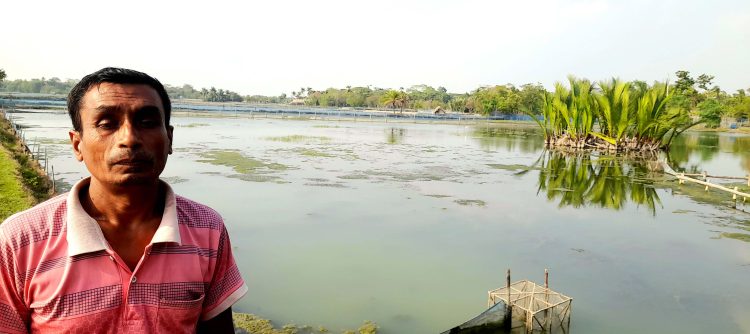 রামপালে দরিদ্র ভ্যান চালকের মৎস্যঘের দখল চেষ্টার অভিযোগ; প্রতিমন্ত্রীর হস্তক্ষেপ কামনা