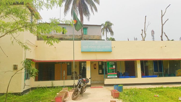 কাউখালী ভূমি অফিসে দুর্ধর্ষ চুরি, প্রায় ২ লক্ষ টাকা লোপাট