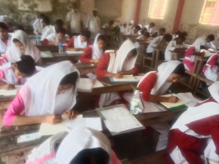 গলাচিপায় শান্তিপূর্ণ পরিবেশে এসএসসি ও সমমানের পরীক্ষা অনুষ্ঠিত