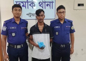 দুমকিতে মাদকবিরোধী অভিযানে গাঁজাসহ তরুণ গ্রেপ্তার