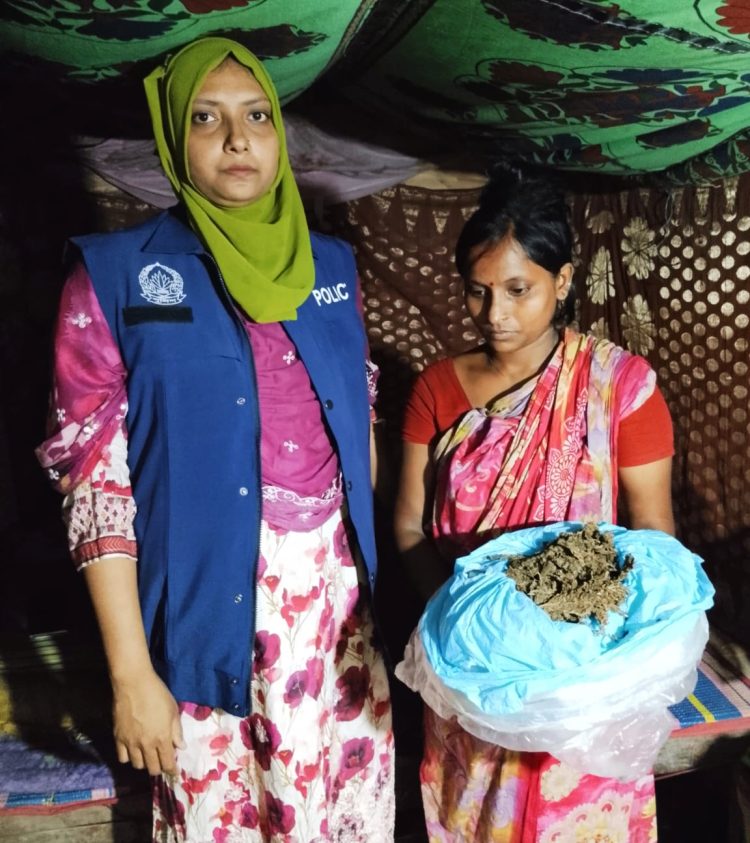 কাউখালীতে ৫০০ গ্রাম গাঁজাসহ নারী মাদক ব্যবসায়ী গ্রেফতার; স্বামী পলাতক