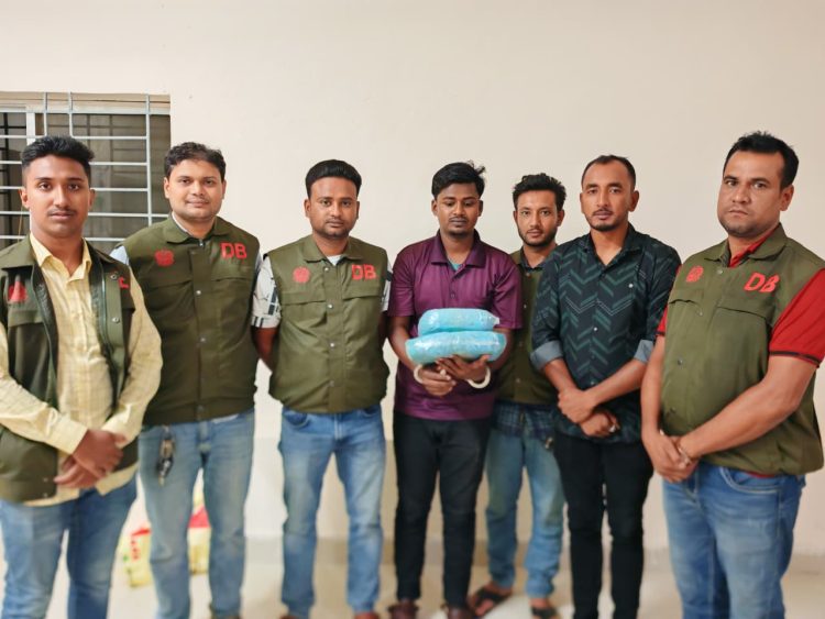 আমতলীতে দেড় কেজি গাঁজাসহ কারবারি গ্রেফতার