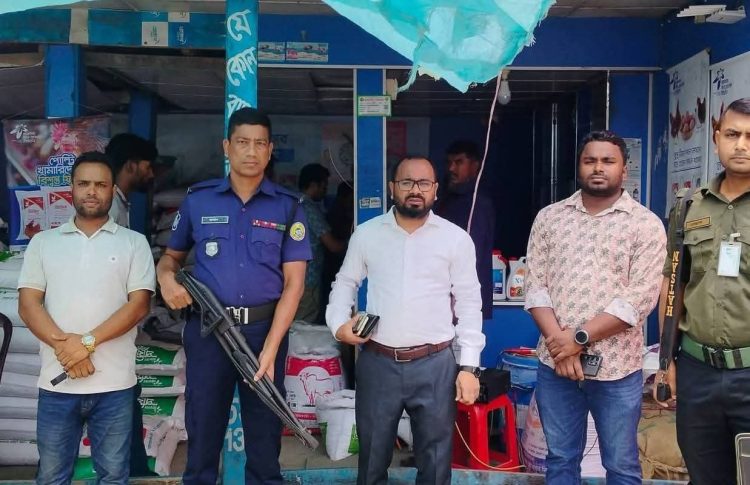 আমতলীতে লাইসেন্স বিহীন ও মেয়াদ উত্তীর্ণ পণ্য বিক্রির দায়ে ২০ হাজার জরিমানা!