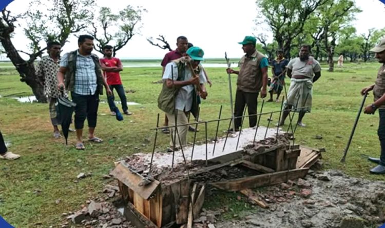 তালতলীতে বেঞ্চ নির্মাণ ঘিরে দুই সরকারি দপ্তরের দ্বন্দ্ব, গচ্চা লক্ষাধিক টাকা