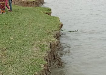 দশমিনায় নদীর ভাঙনে বিলীন হচ্ছে সড়ক ও ফসলি জমি