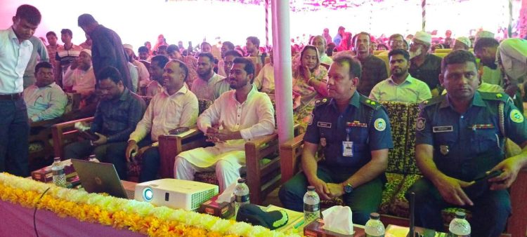গলাচিপায় ফ্যামিলি কার্ড উদ্বোধন করলেন প্রতিমন্ত্রী নুর