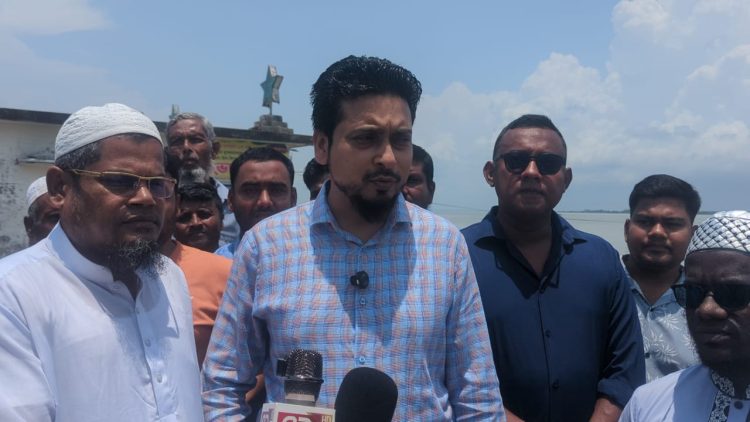 তেঁতুলিয়া নদীর ভাঙন কবলিত এলাকা পরিদর্শন করেন দশমিনার ইউএনও মাহমুদ হাসান