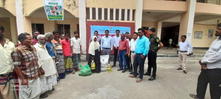 রাঙ্গাবালীতে ১ হাজার জেলে পরিবার পেল খাদ্য সহায়তা