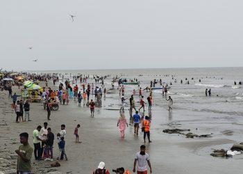 ঈদকে ঘিরে পর্যটন কেন্দ্র কুয়াকাটায় পর্যটকের আনাগোনা বেড়েছে