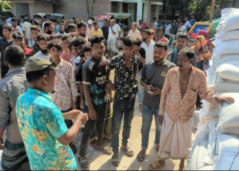 দশমিনায় ঈদুল আজহা ও জেলেদের চাল বিতরণ