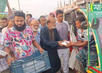 জিয়াউর রহমানের শাহাদাত বার্ষিকীতে মির্জাগঞ্জে দুঃস্থদের মাঝে বিএনপির খাবার বিতরণ