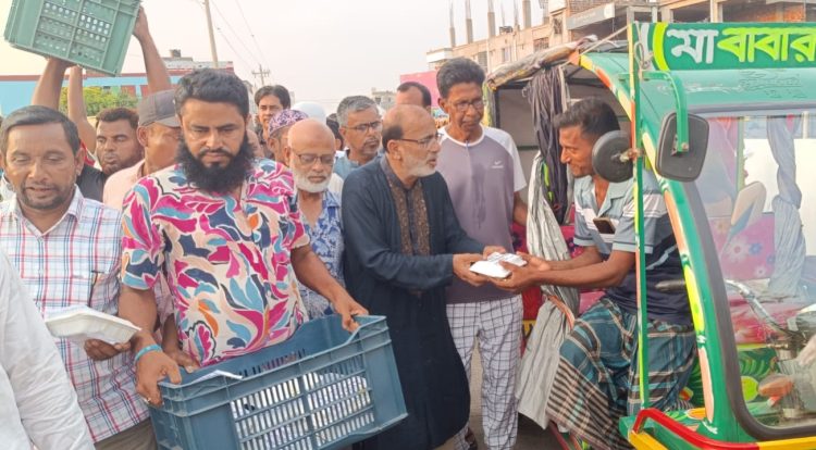 জিয়াউর রহমানের শাহাদাত বার্ষিকীতে মির্জাগঞ্জে দুঃস্থদের মাঝে বিএনপির খাবার বিতরণ