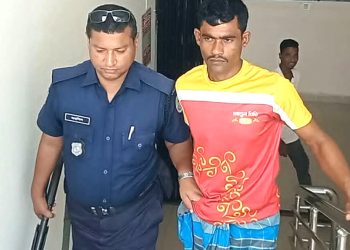 আমতলীতে মেয়েকে ধর্ষণের অভিযোগে বাবাকে পুলিশে দিলেন মা