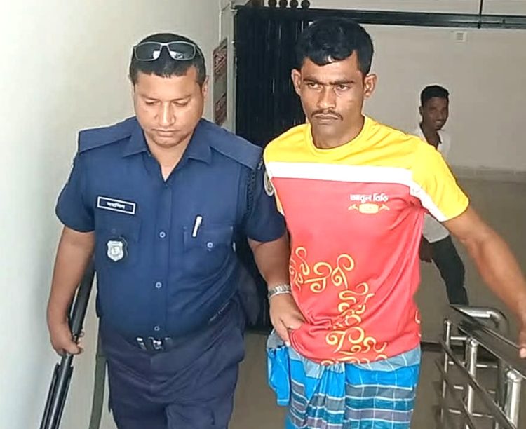 আমতলীতে মেয়েকে ধর্ষণের অভিযোগে বাবাকে পুলিশে দিলেন মা